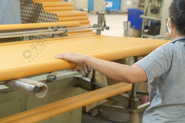 纸管芯钢金属机器发动机工业制造工厂操作过程中的技术制造商生产品